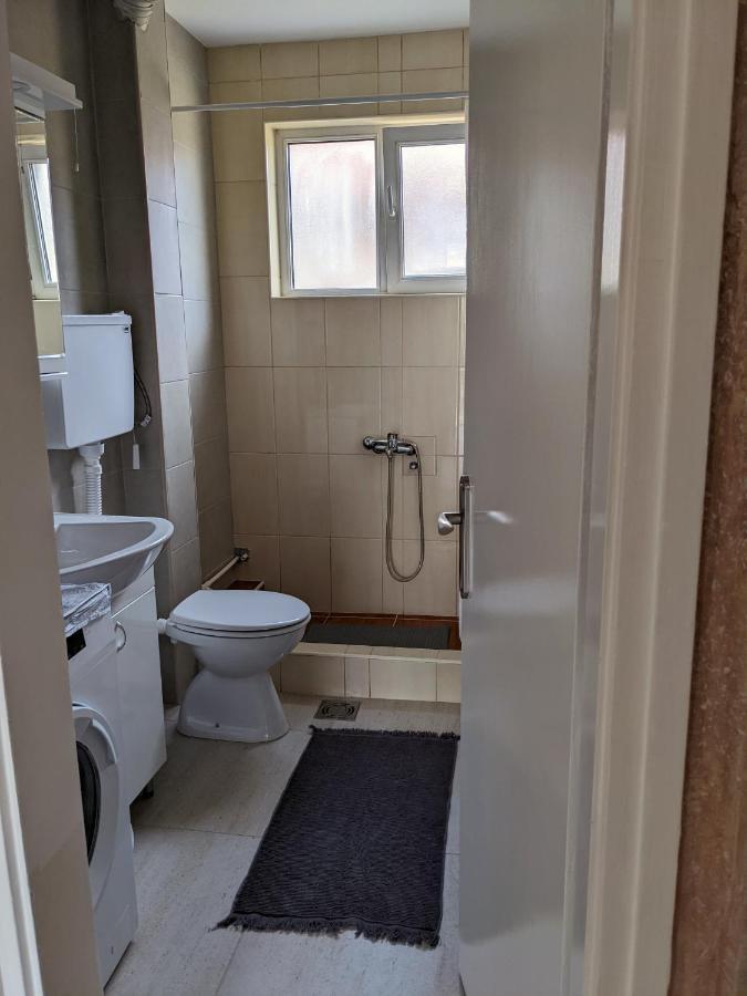 Affordable And Newly Renovated 1-Bedroom Apartment Kraljevo Exterior foto